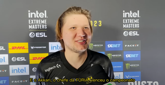 但她没有轻 但她没有轻